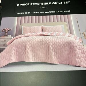 Betsey Johnson Pink Bow 2 Piece Reversible Twin Quilt Set